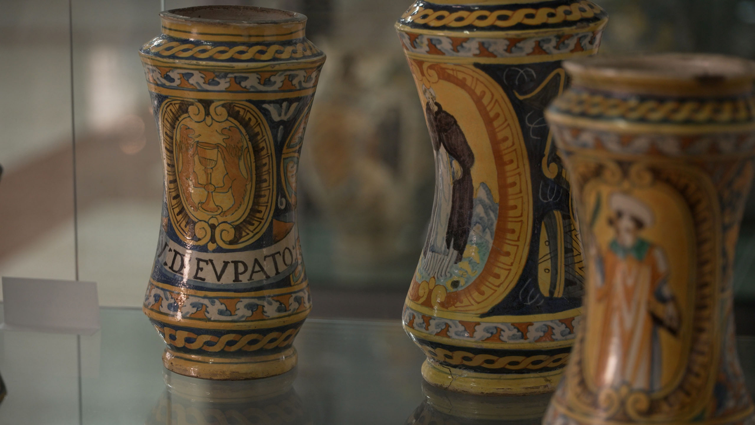 Vasi con decorazione dipinta